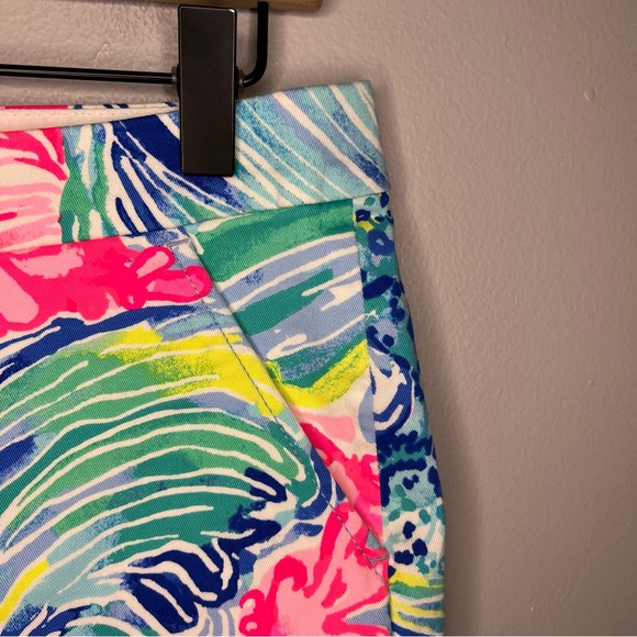 Lilly Pulitzer Scallop Hem Buttercup Stretch Short 5" in Beach Please 4 - Picture 6 of 9